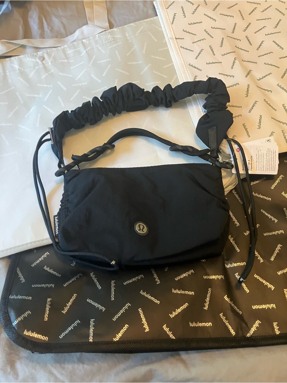 NWT Lululemon Ruched Shoulder Bag Mini, 1.5 L, Black/Silver